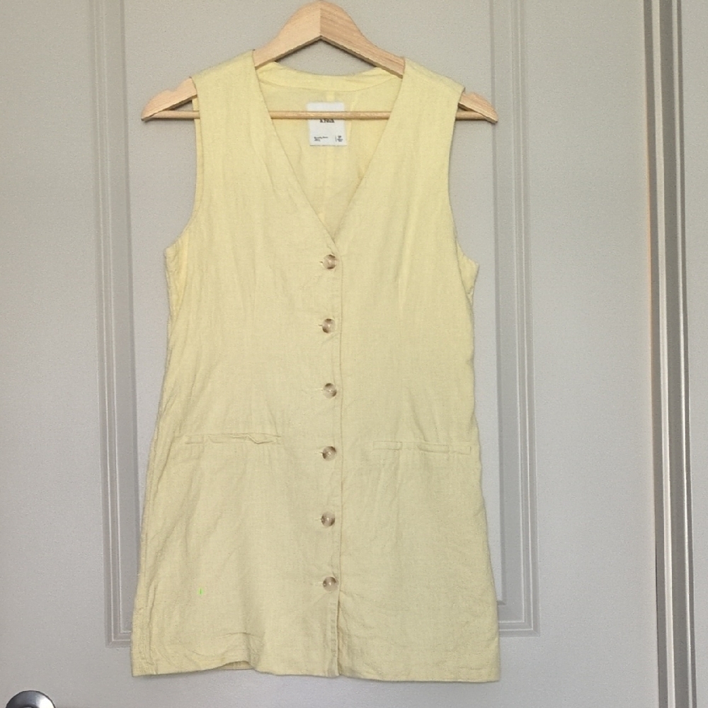 Light Yellow Sleeveless Button-Front Dress